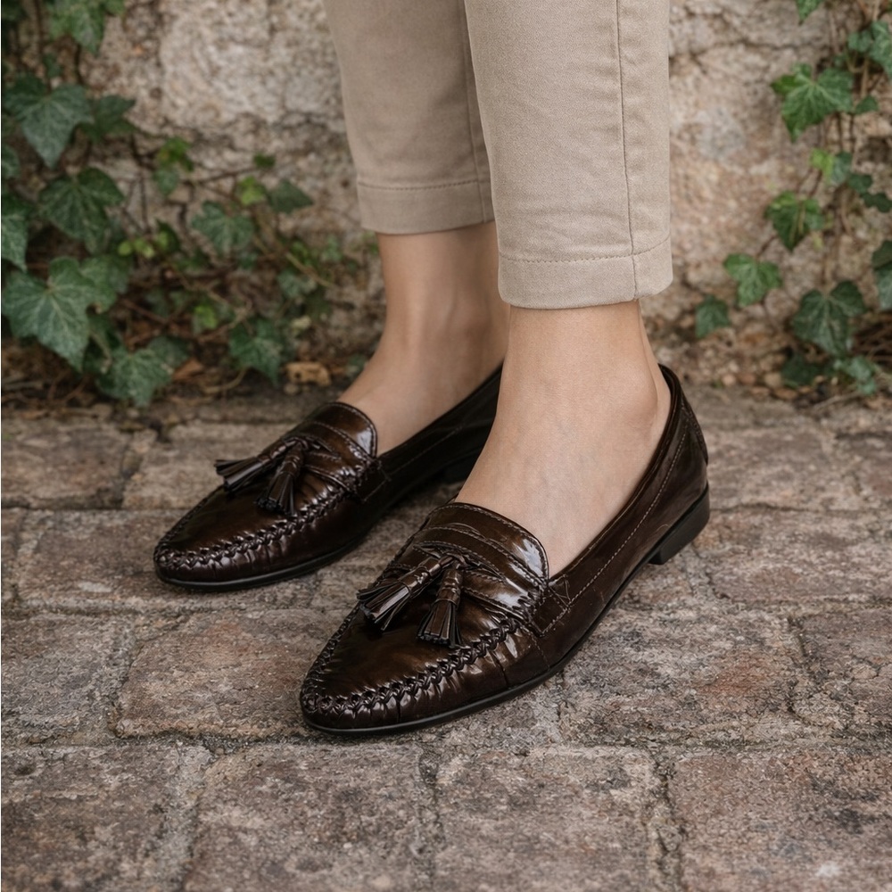 STUART WEITZMAN Preppy Classic Metallic Brown Tasseled Driving Mocs, 7.5M